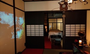 大阪市 リラクゼーションサロン グラウンドワーク 触欲／触欲フルネスセラピー 古民家サロン マッサージルームの様子